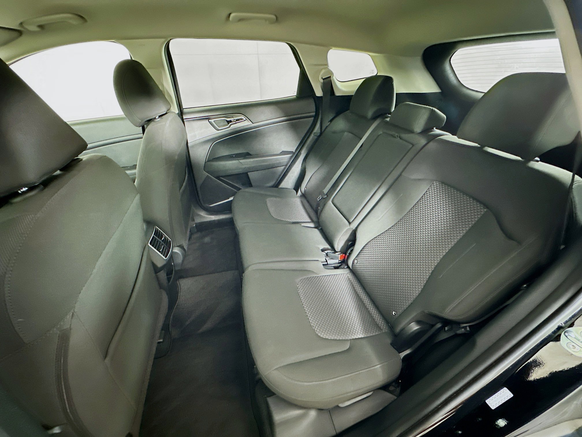 Used 2025 Kia Sportage LX image 25