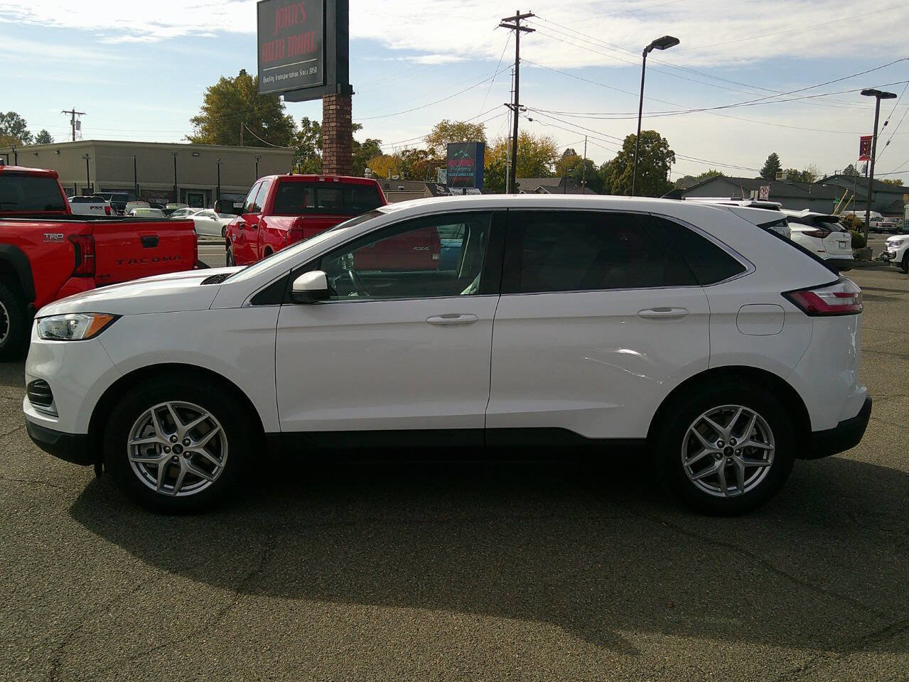 Used 2024 Ford Edge SEL image 4