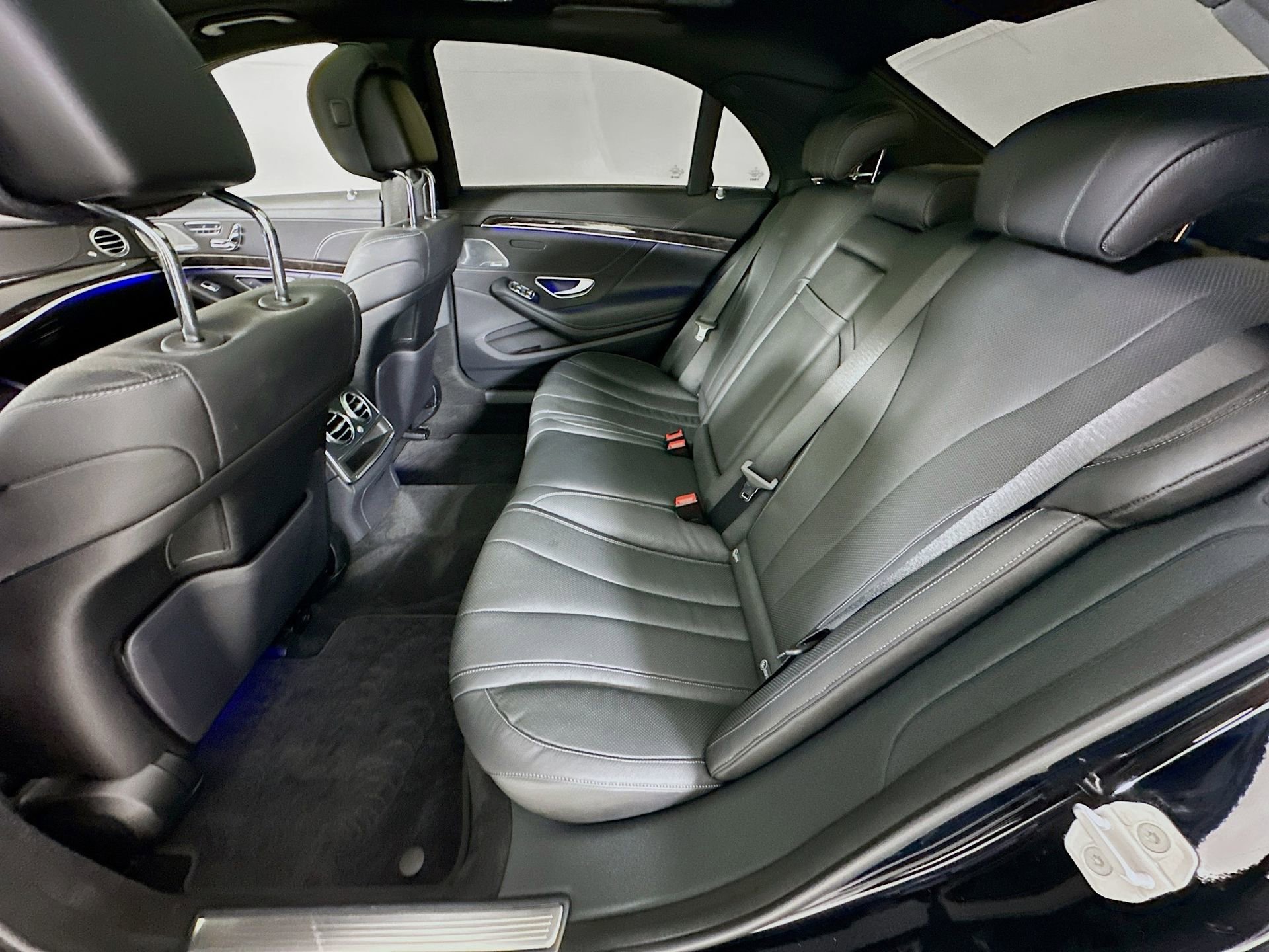 Used 2017 Mercedes-Benz S 550 Sedan image 27