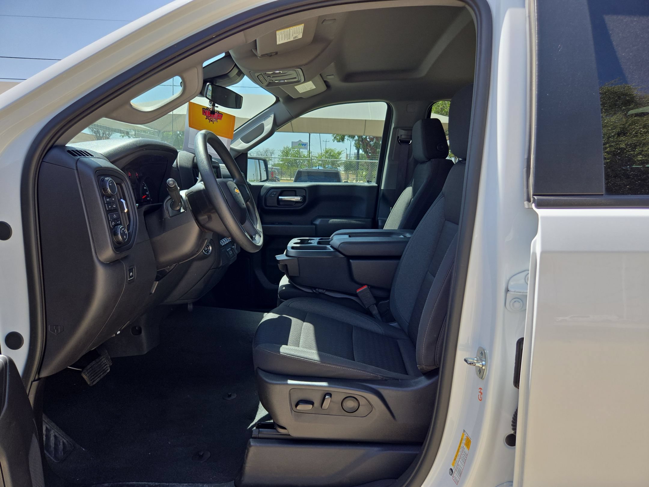 Certified 2025 Chevrolet Silverado 1500 Custom AWD/4WD image 9