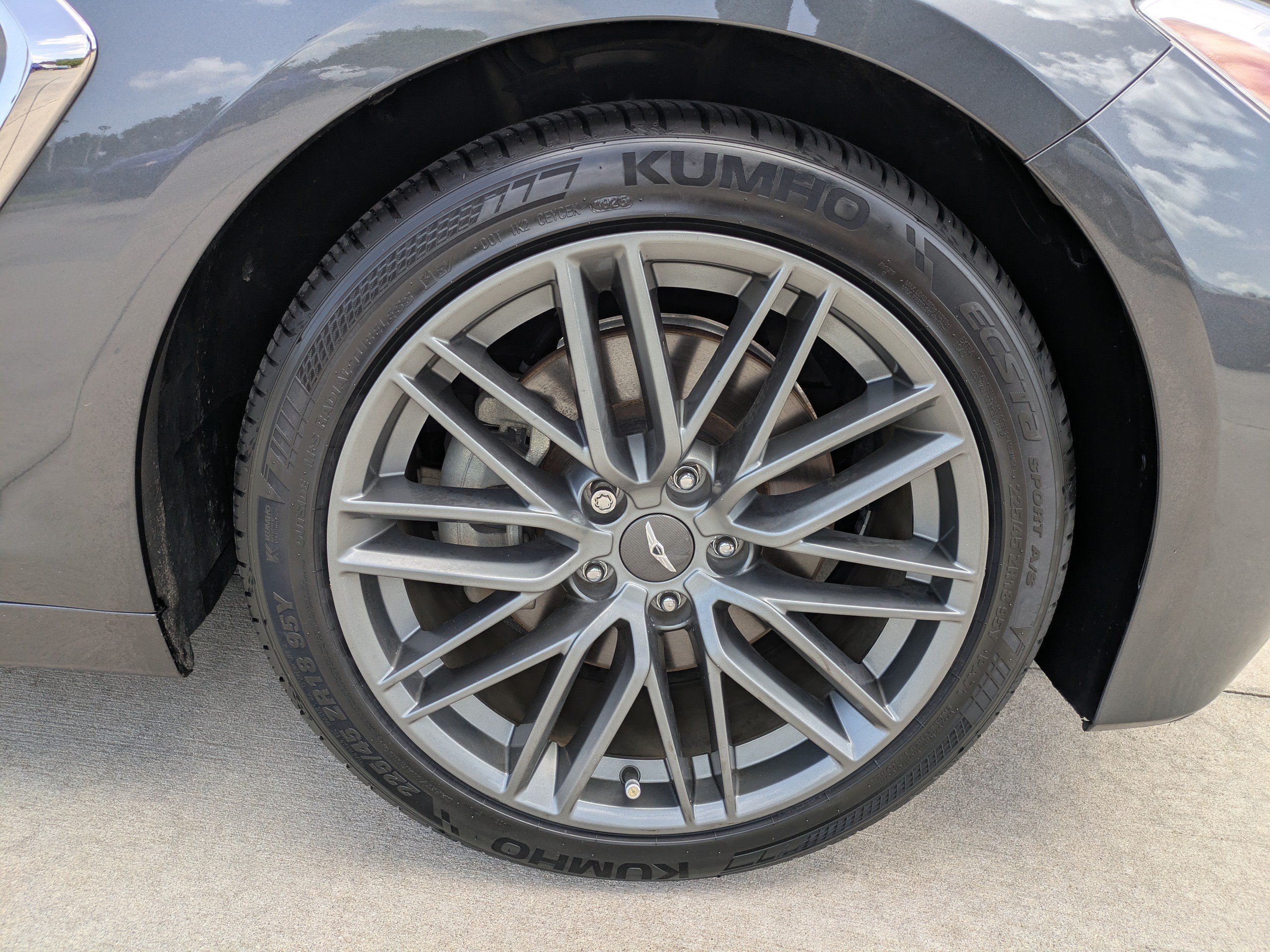 Used 2019 Genesis G70 2.0T Advanced w/ Elite Package RWD image 9