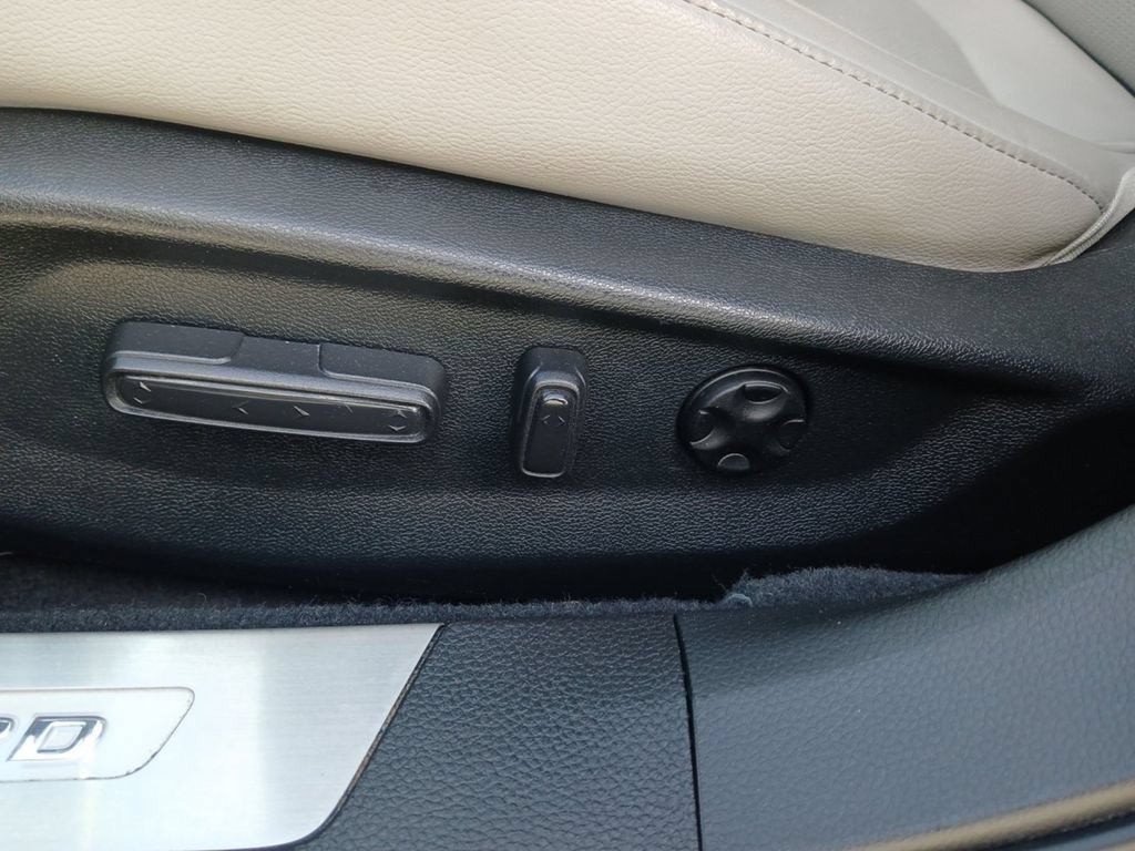 Used 2018 Honda Accord Touring image 32