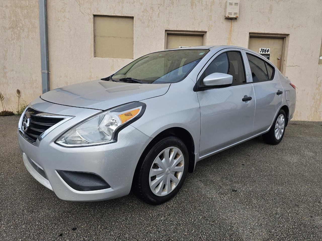 Used 2018 Nissan Versa S Plus FWD image 4