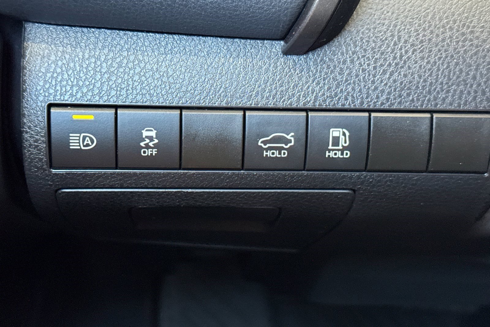 Used 2022 Toyota Camry LE FWD image 33