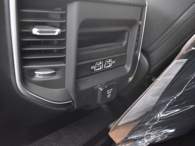 New 2026 RAM 1500 4x4 Crew Cab image 25