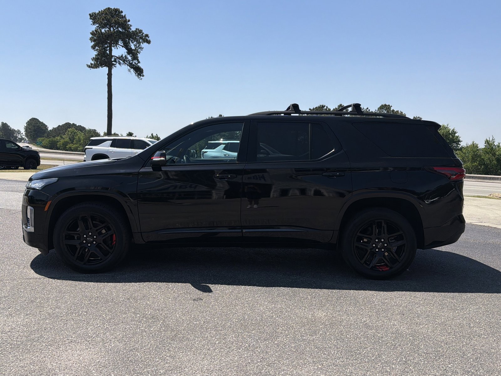 Used 2023 Chevrolet Traverse Premier w/ Redline Edition AWD/4WD image 9
