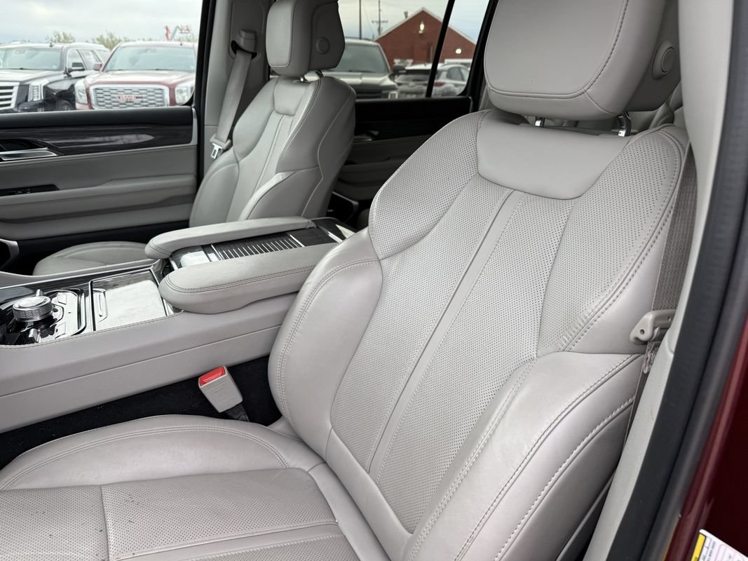 Used 2022 Jeep Wagoneer Series III w/ Premium Group I AWD/4WD image 33