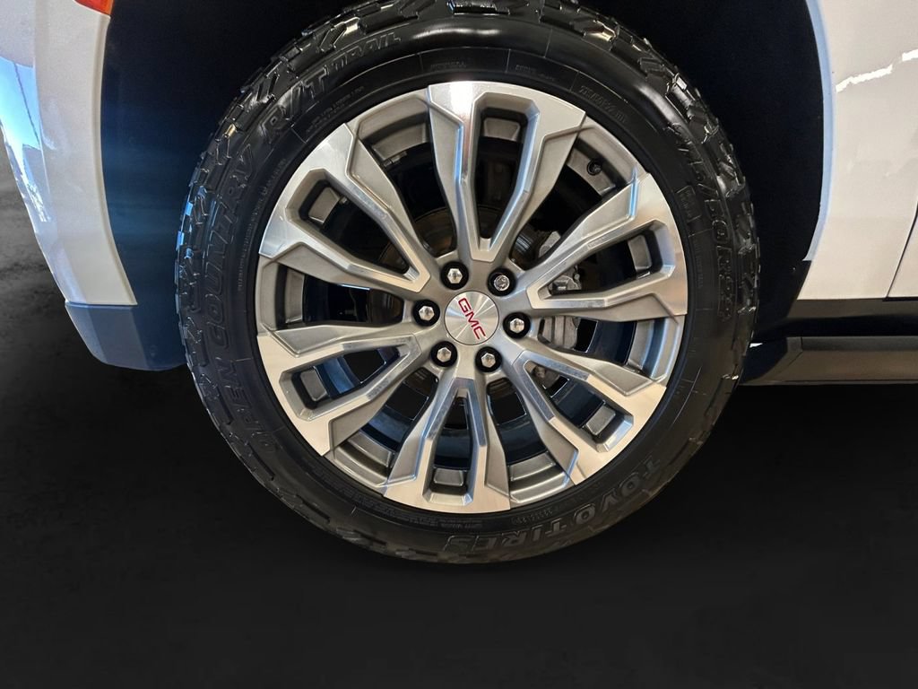 Used 2021 GMC Yukon Denali w/ Denali Premium Package AWD/4WD image 9