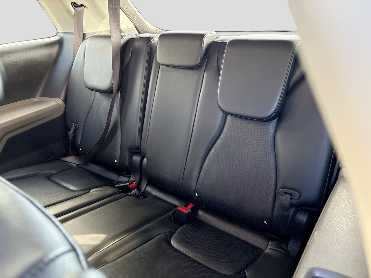 Used 2025 Kia Carnival FWD image 23