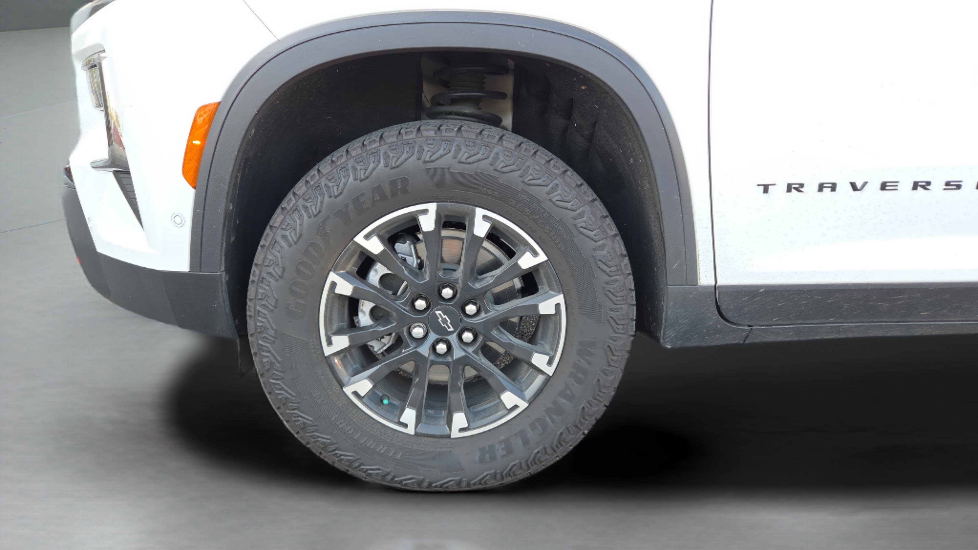 Used 2024 Chevrolet Traverse Z71 w/ Enhanced Driving Package image 9