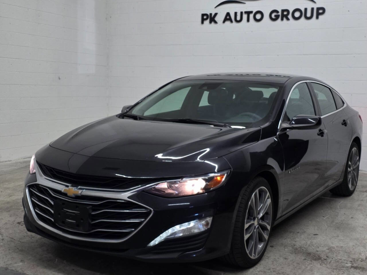 Used 2023 Chevrolet Malibu LT image 2