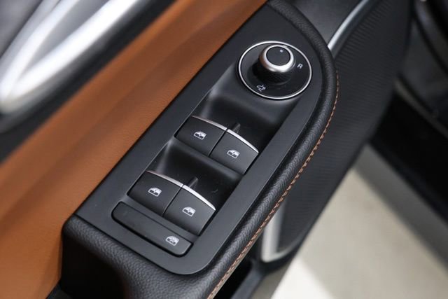 Used 2020 Alfa Romeo Giulia AWD w/ Cold Weather Package image 17