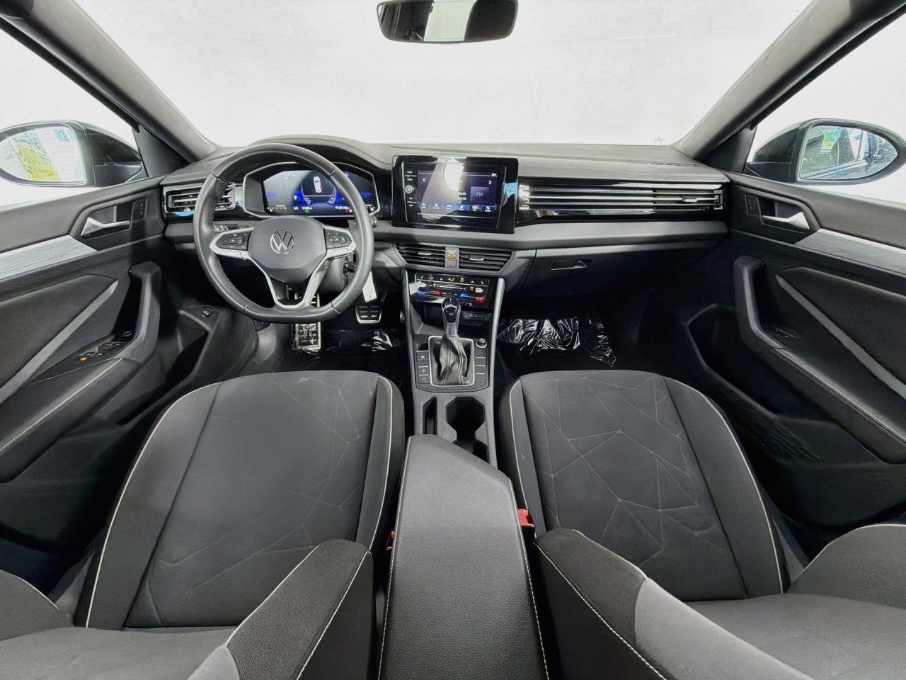 Used 2025 Volkswagen Jetta Sport FWD image 10