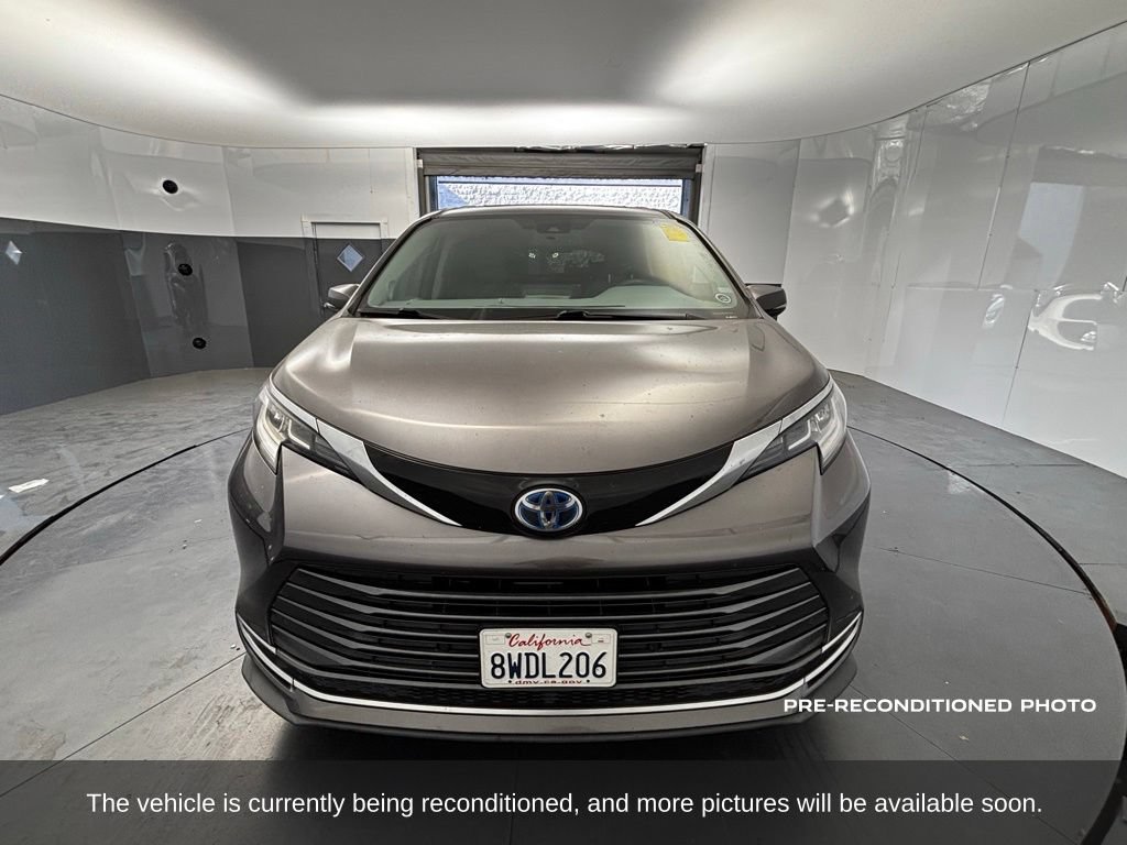 Used 2021 Toyota Sienna Limited FWD image 2
