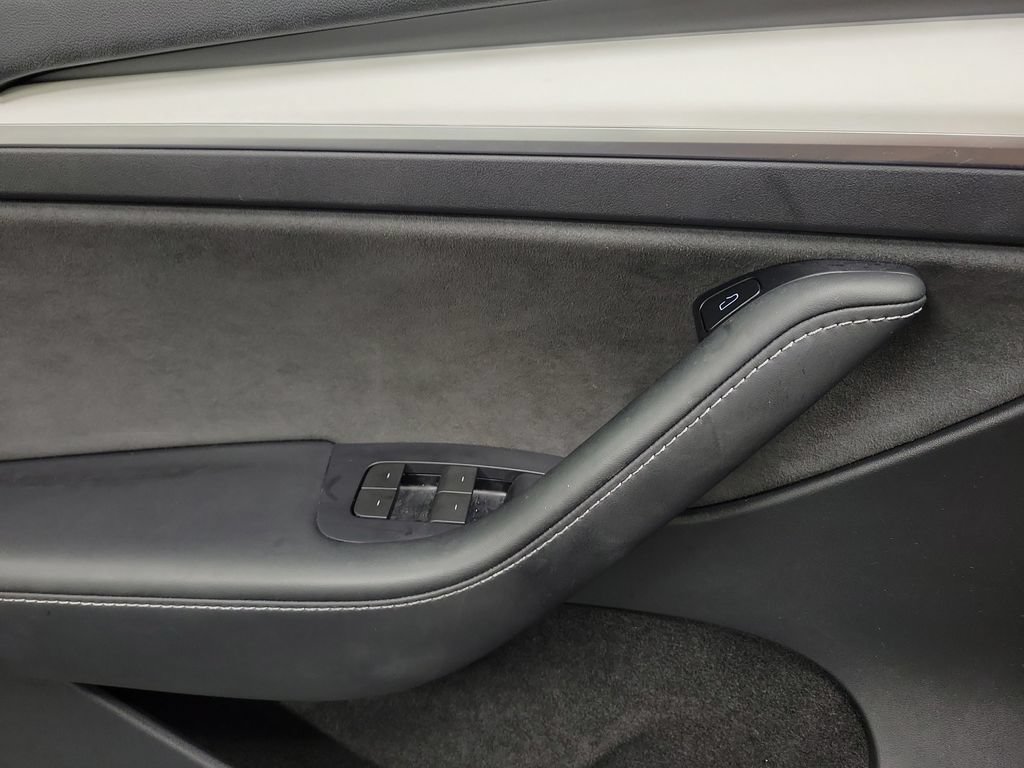 Used 2023 Tesla Model Y Long Range AWD/4WD image 28