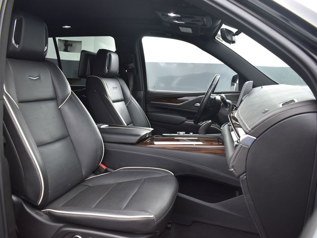 Used 2021 Cadillac Escalade Premium Luxury image 40