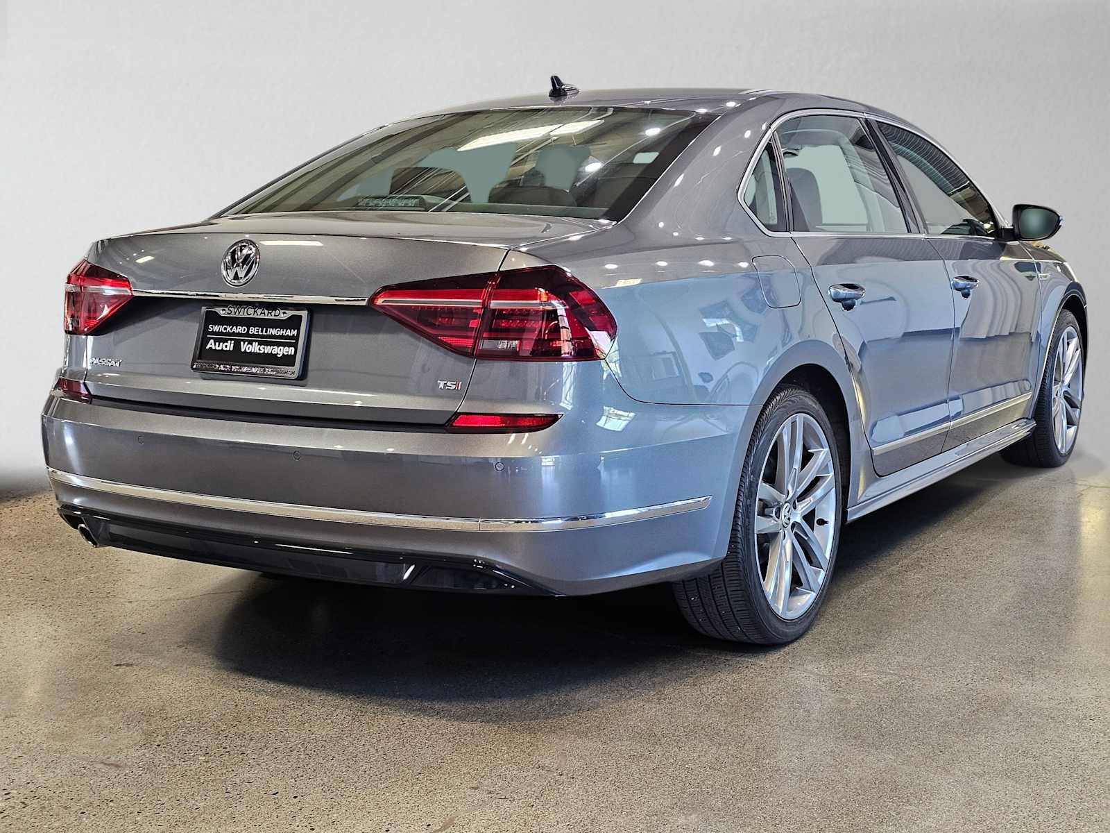 Used 2019 Volkswagen Passat 2.0T SE R-Line FWD image 3