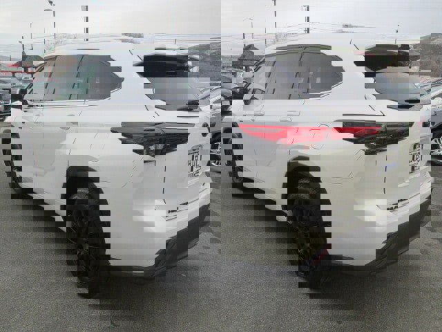 Used 2021 Toyota Highlander XLE image 4