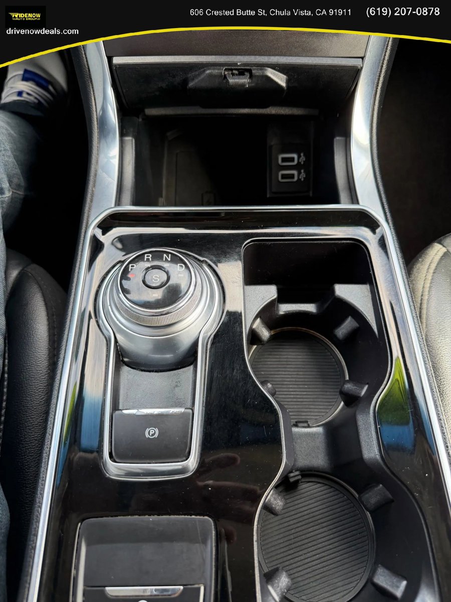 Used 2019 Ford Edge Titanium FWD image 25