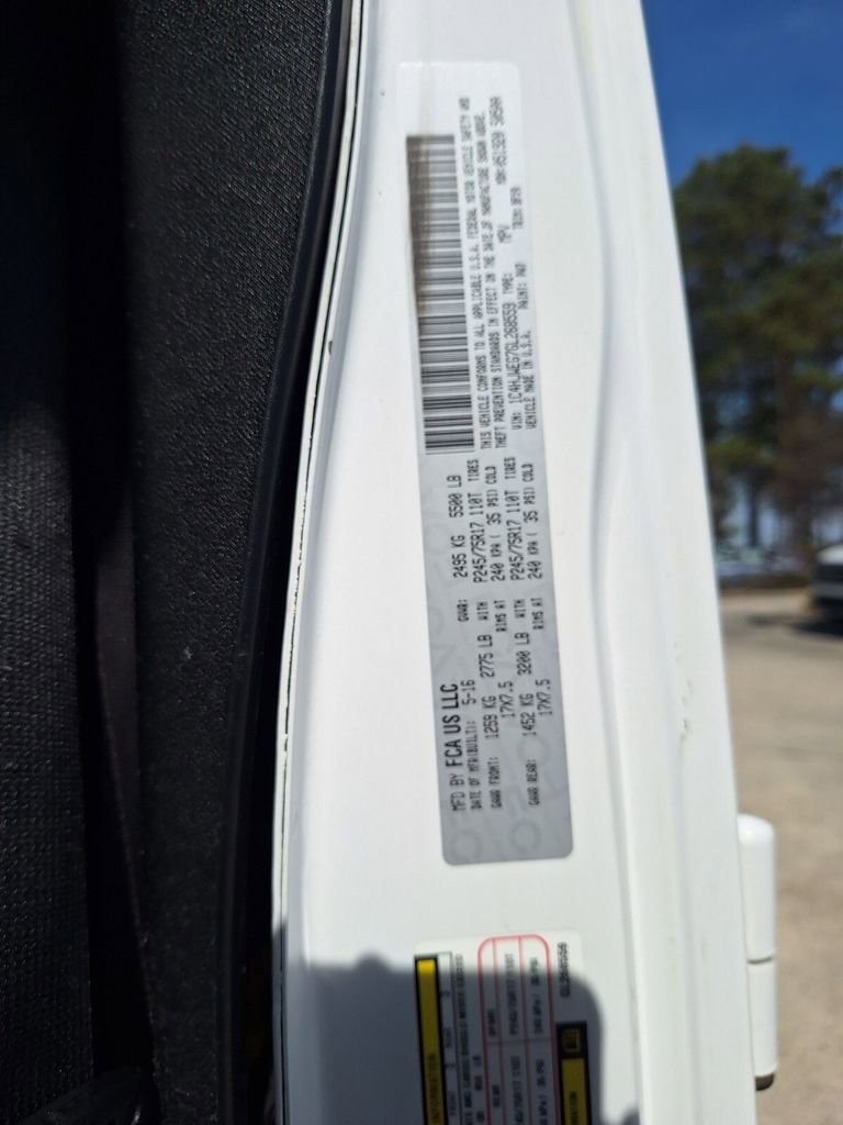 Used 2016 Jeep Wrangler Unlimited Sahara image 27