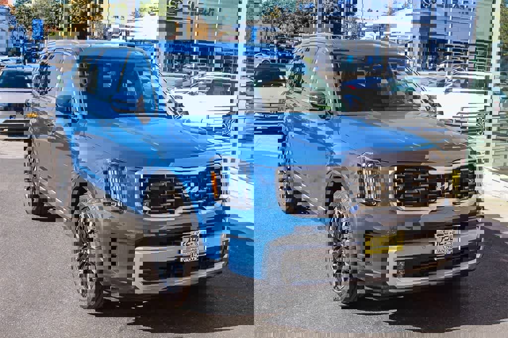 Used 2024 Kia Telluride SX Prestige image 3