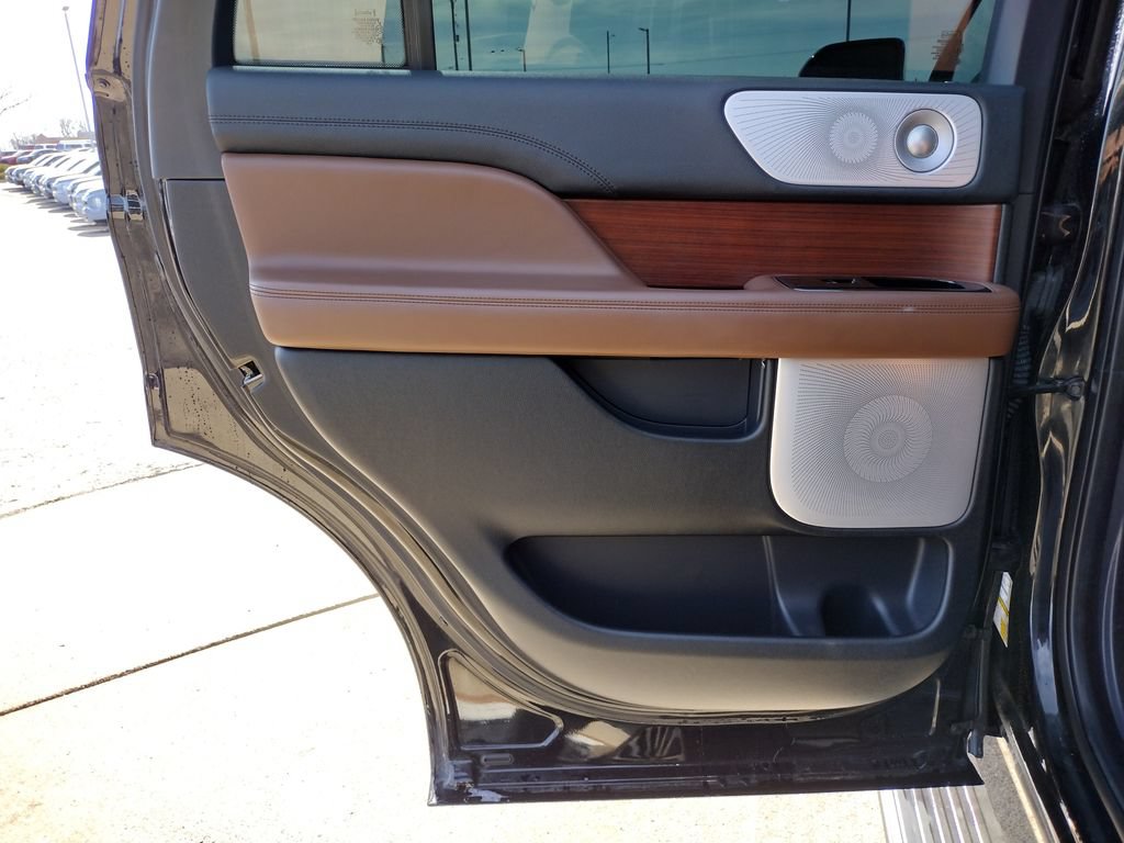 Used 2022 Lincoln Navigator Reserve AWD/4WD image 28