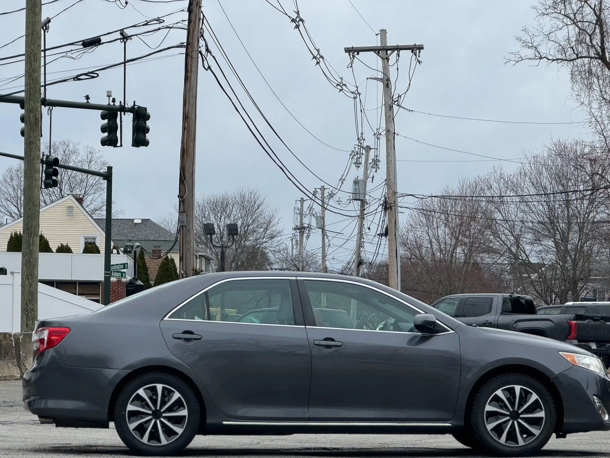 Used 2014 Toyota Camry XLE w/ Leather Package FWD image 8