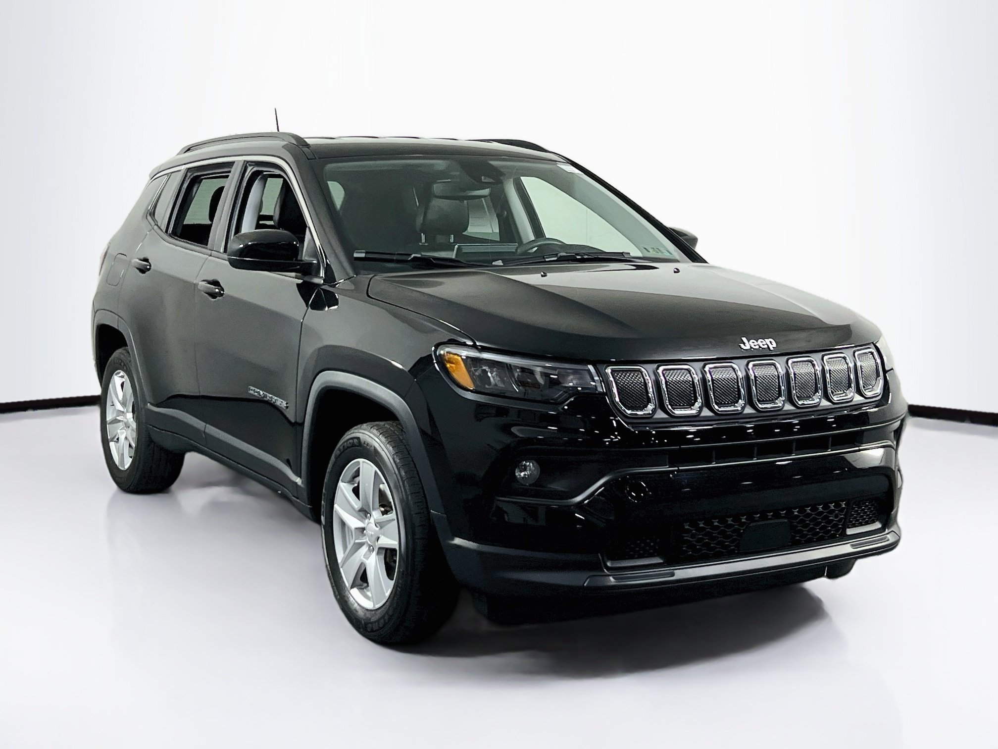 Used 2022 Jeep Compass Latitude AWD/4WD image 3
