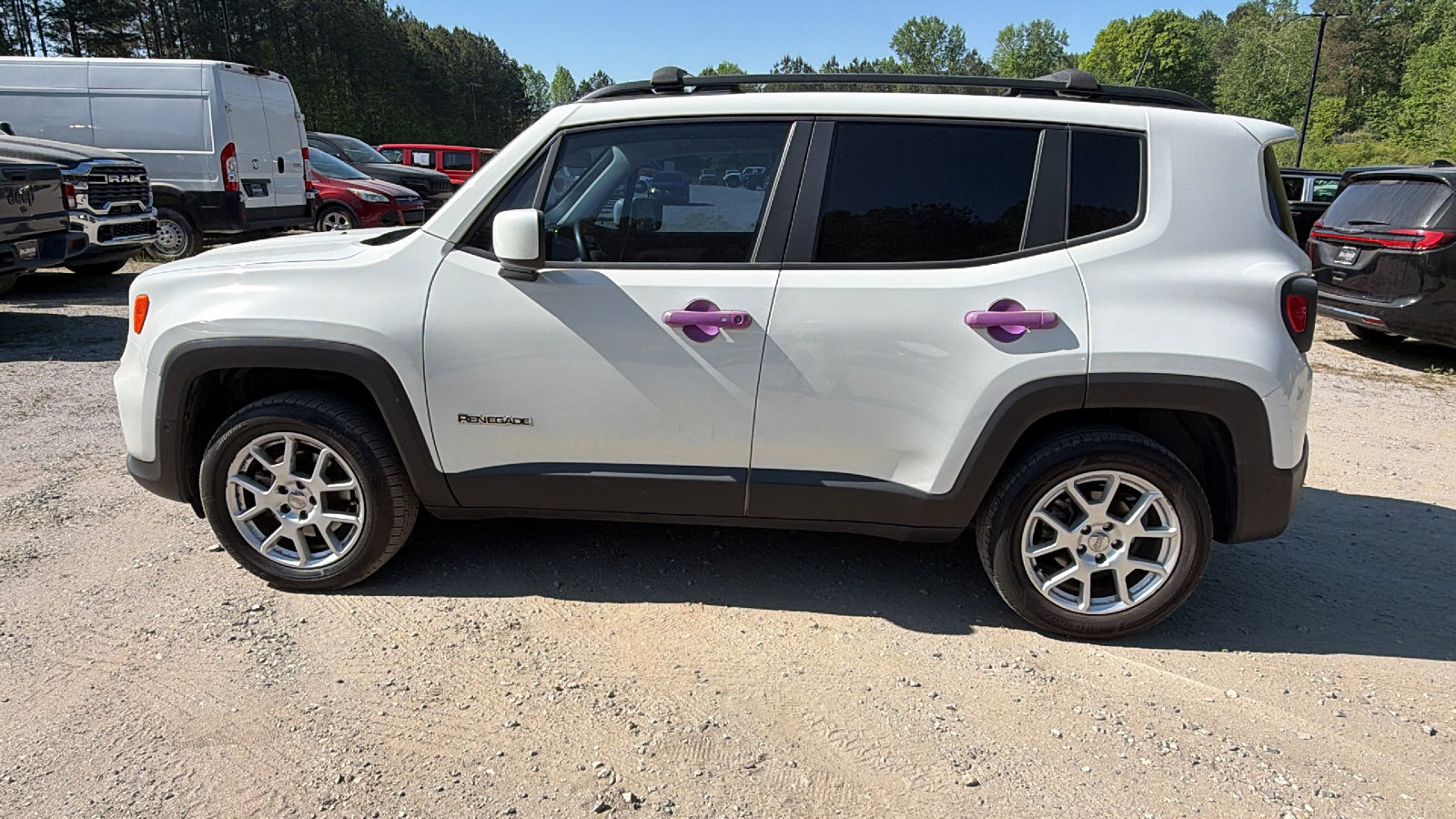 Used 2020 Jeep Renegade Latitude w/ UConnect 8.4 Nav Group AWD/4WD image 11