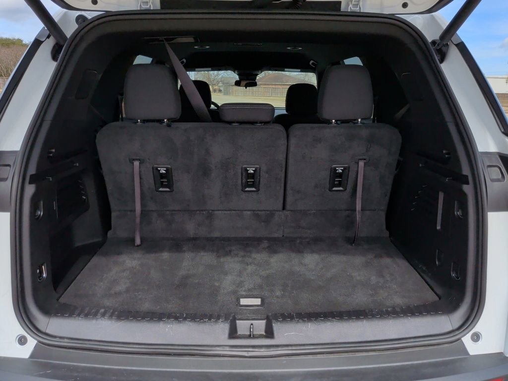 Used 2025 Chevrolet Traverse LT w/ Driver Confidence Package image 40