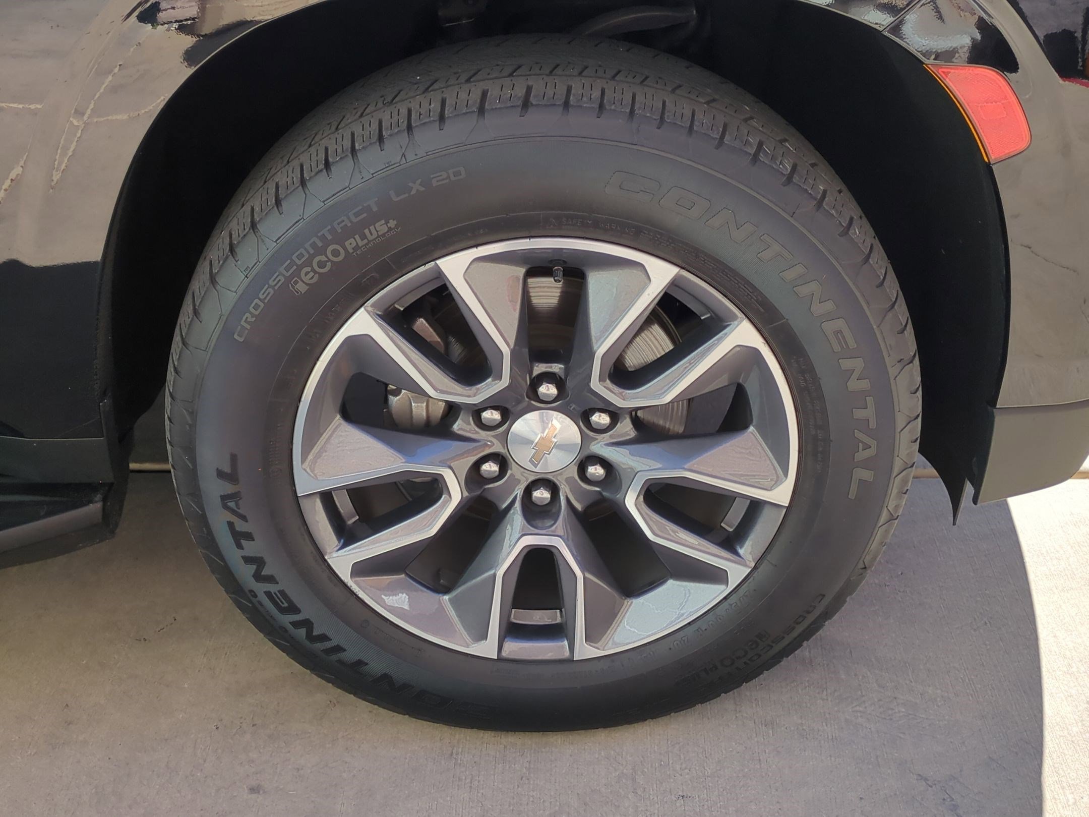 Used 2024 Chevrolet Suburban LT image 12