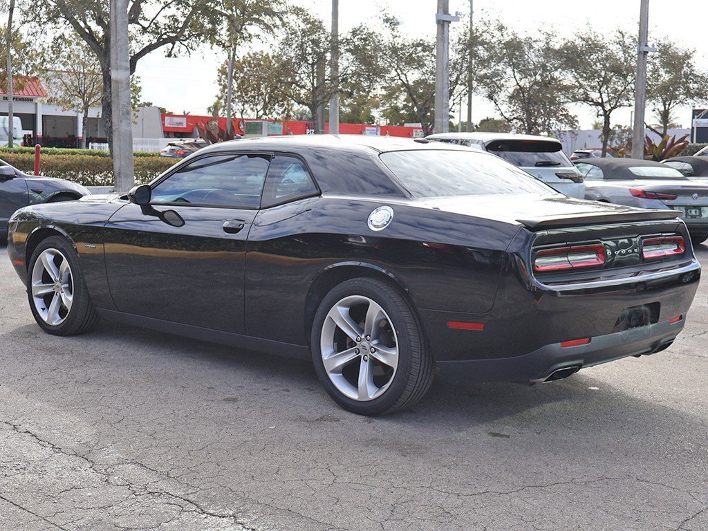 Used 2017 Dodge Challenger R/T image 4