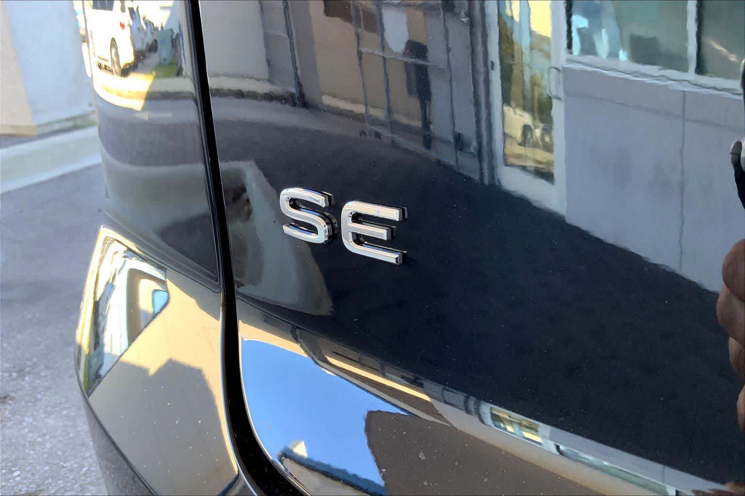 New 2026 Volkswagen Atlas Cross Sport SE FWD image 15