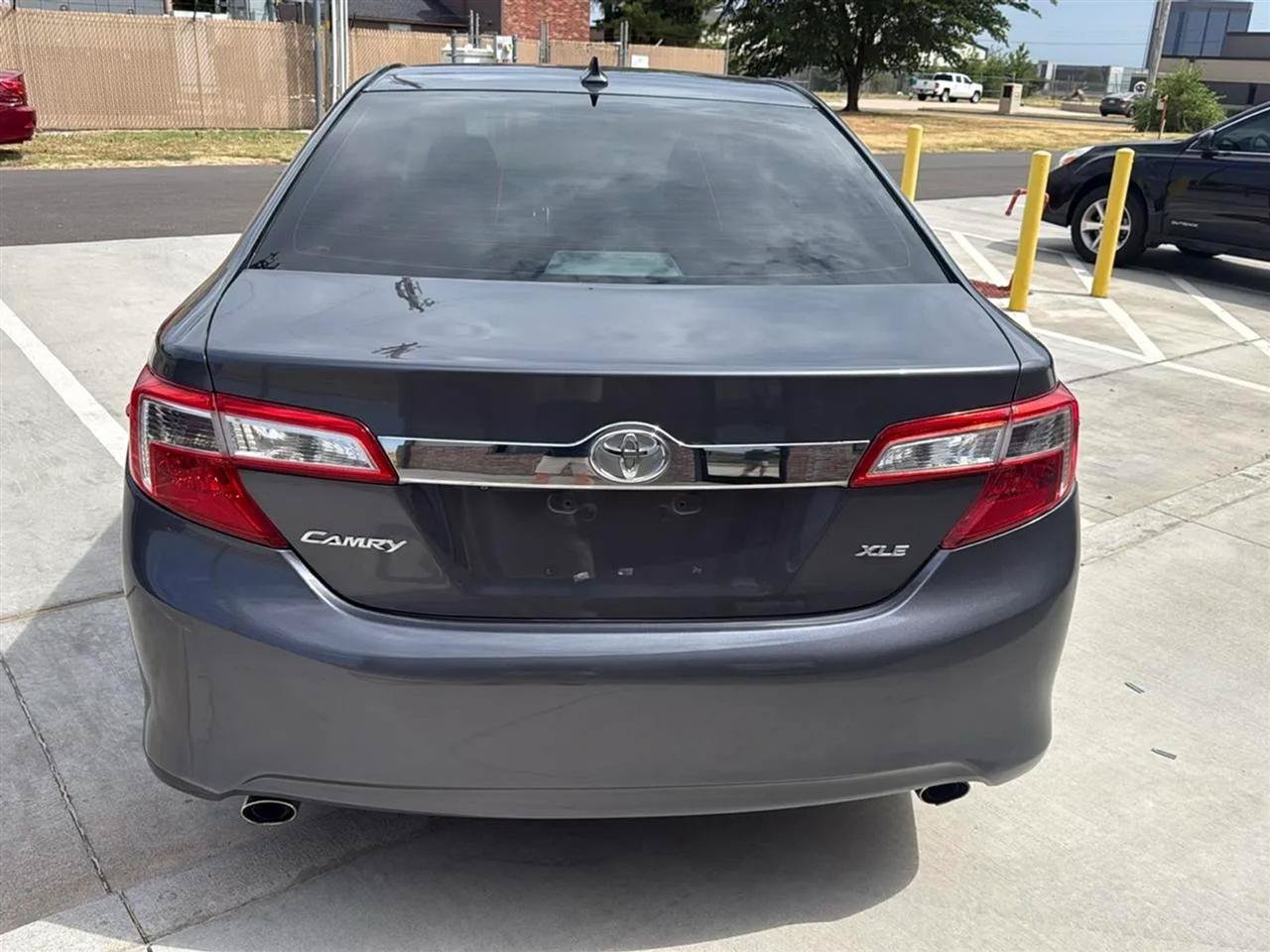 Used 2012 Toyota Camry XLE FWD image 13
