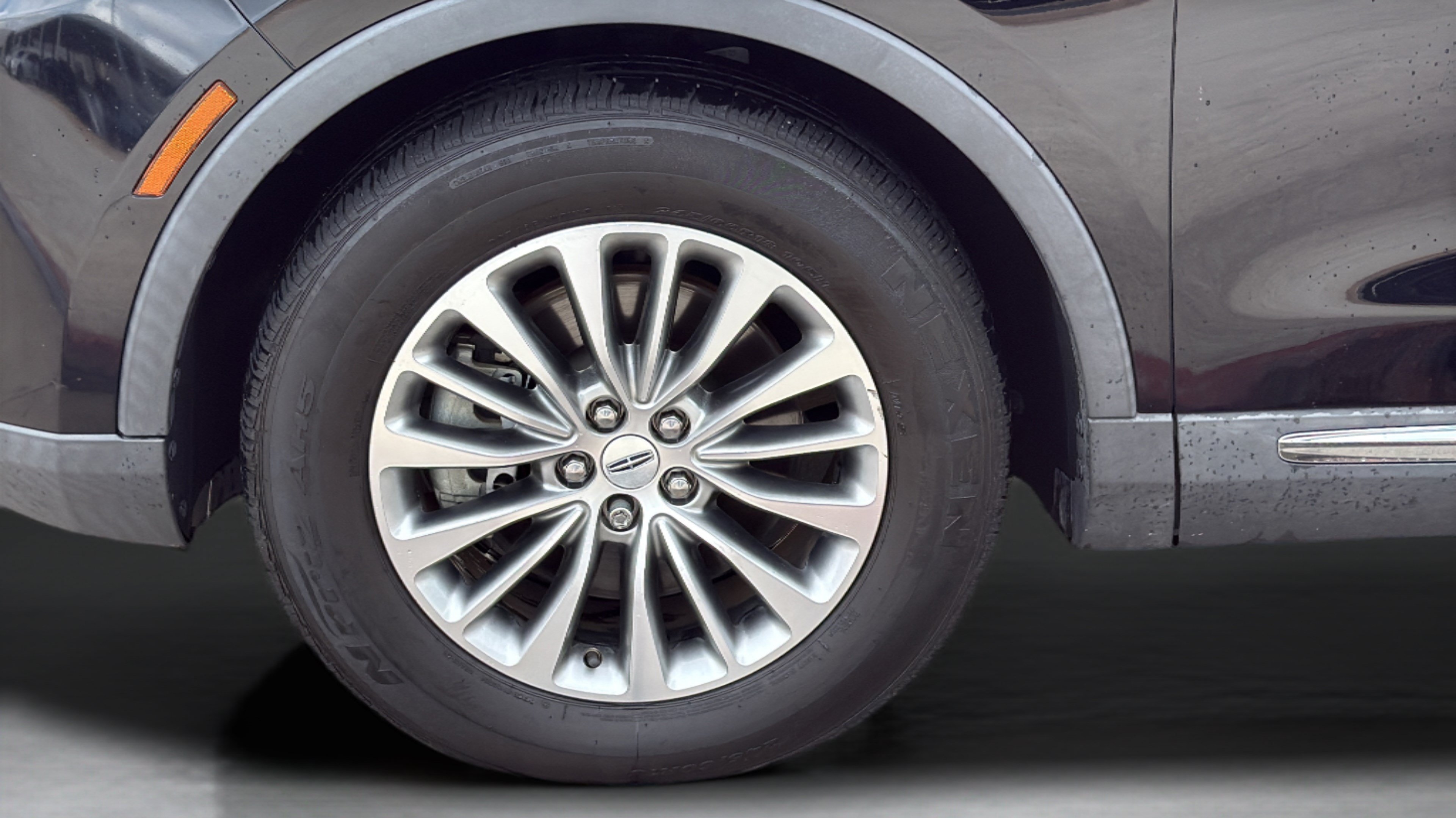 Used 2018 Lincoln MKX Select w/ Select Plus Package FWD image 31
