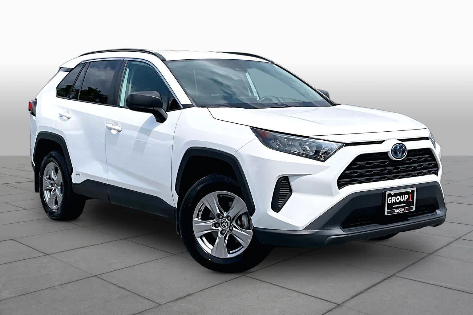 Used 2022 Toyota RAV4 LE AWD/4WD image 3