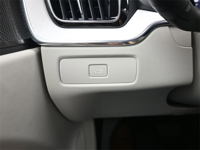 New 2026 Volvo XC60 B5 Ultra w/ Protection Package Premier image 28