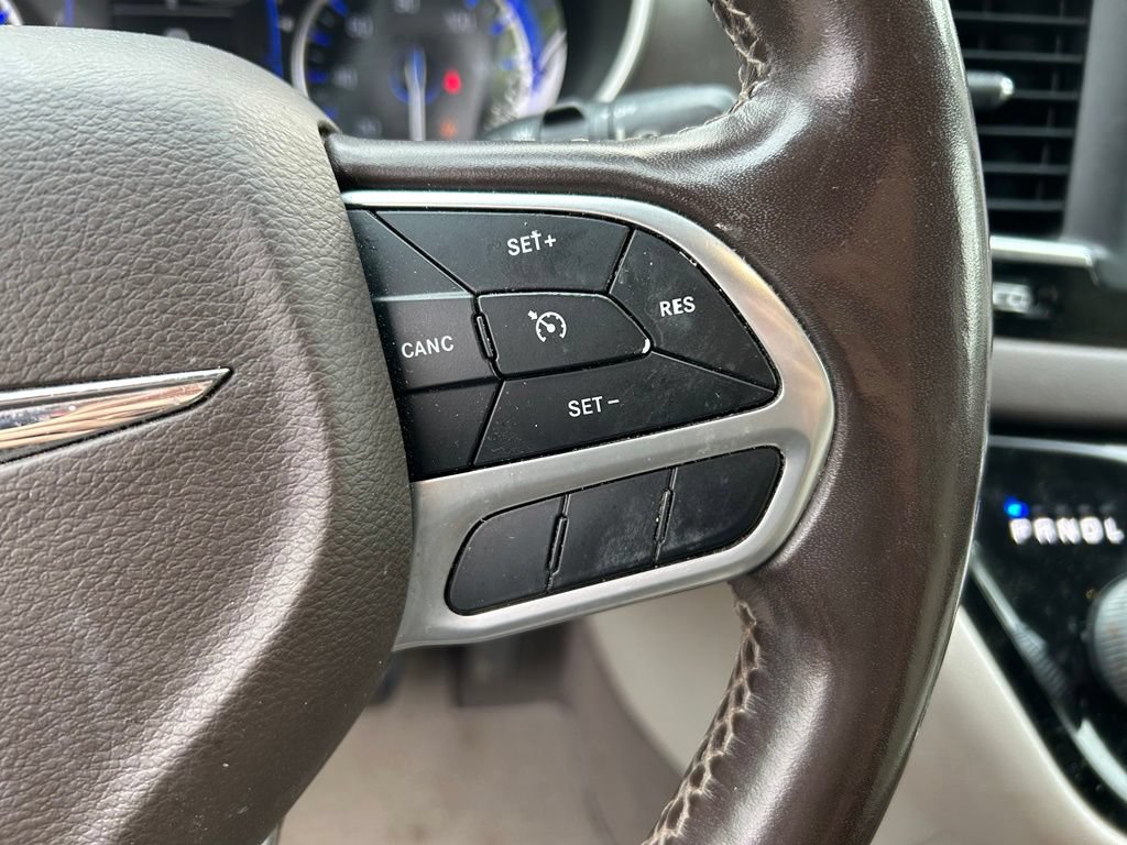 Used 2019 Chrysler Pacifica Touring-L FWD image 23
