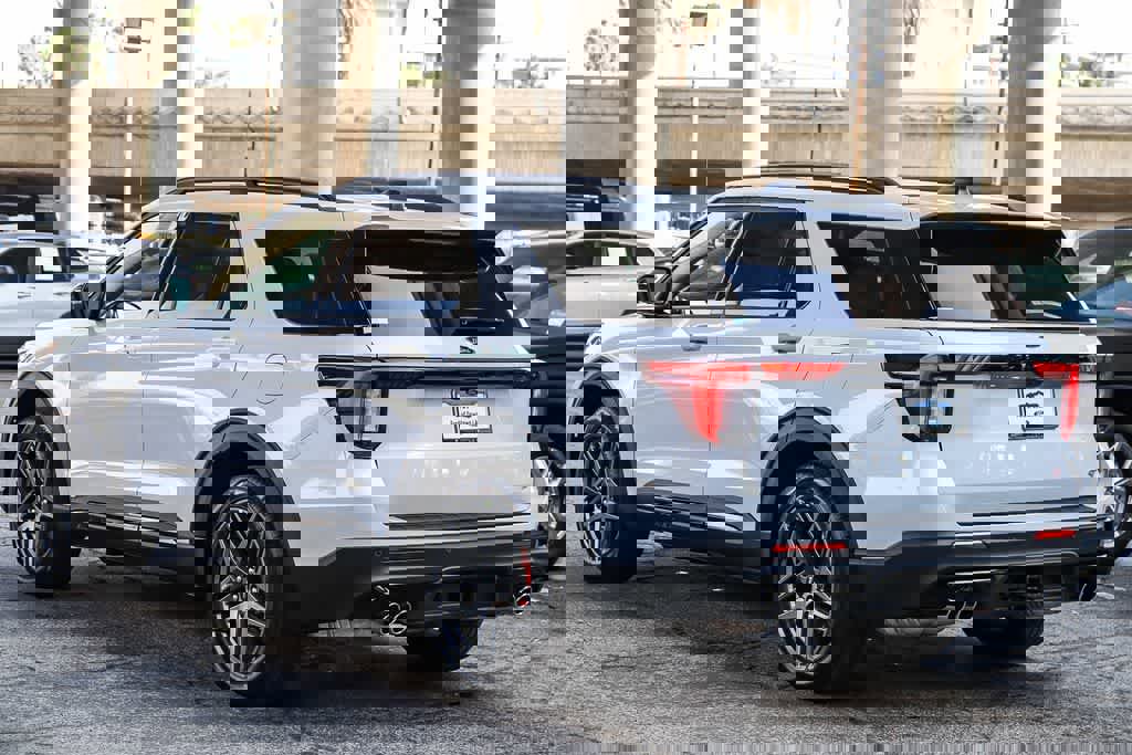 New 2026 Ford Explorer ST w/ Sun And Sound Package image 6