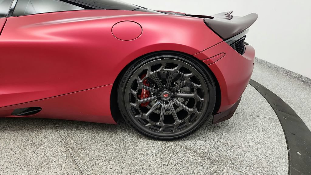 Used 2018 McLaren 720S Performance RWD image 16