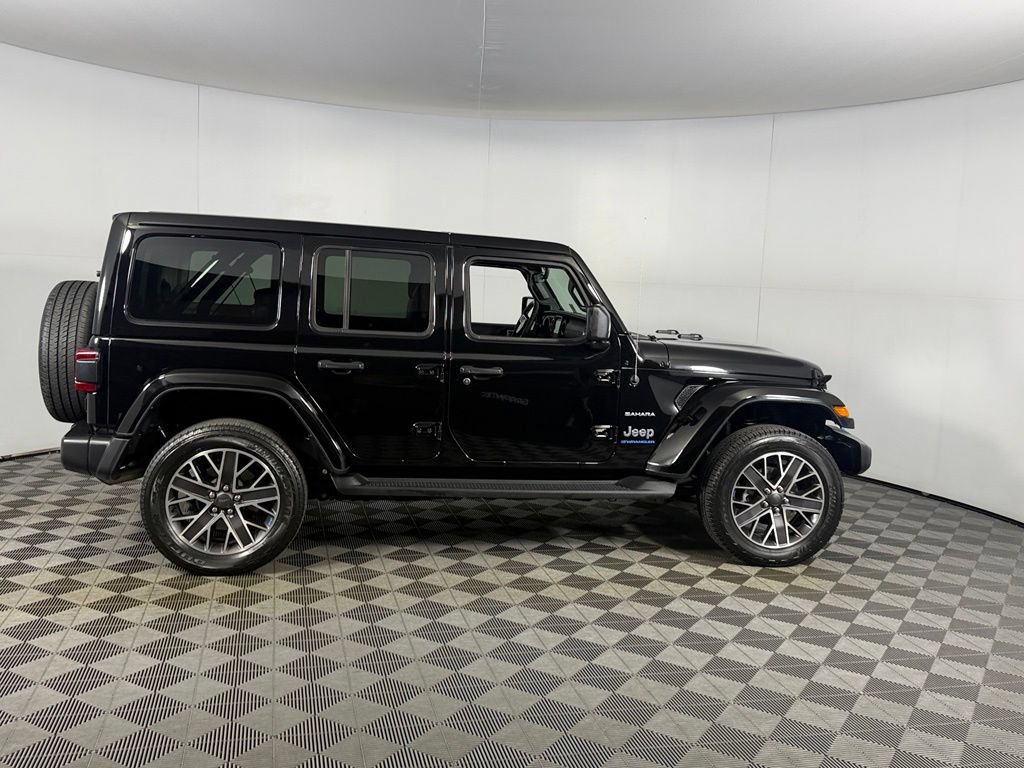 Used 2023 Jeep Wrangler Unlimited Sahara w/ Cold Weather Group AWD/4WD image 7