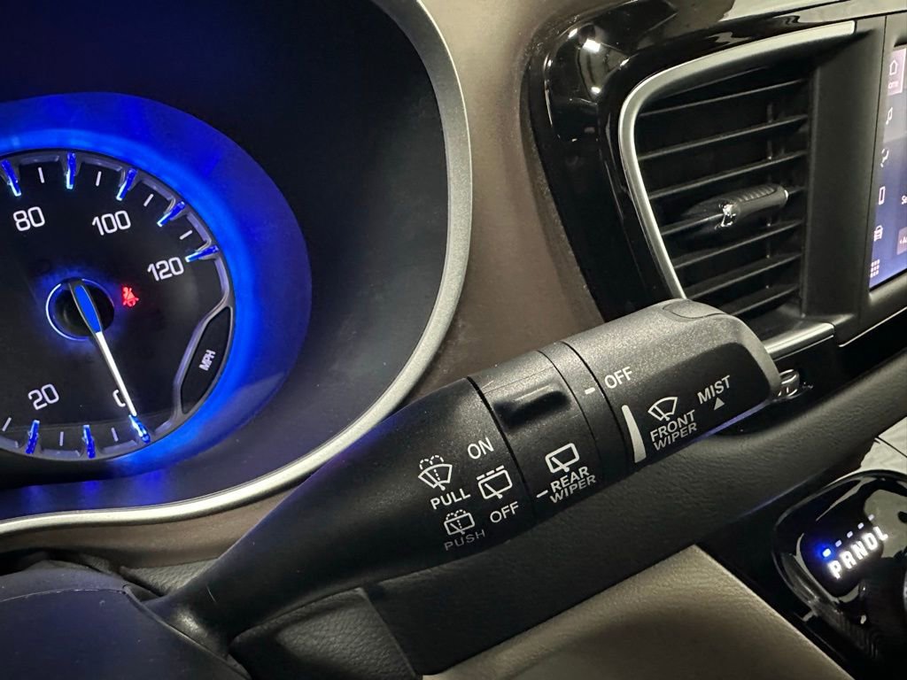 Used 2023 Chrysler Voyager LX image 22