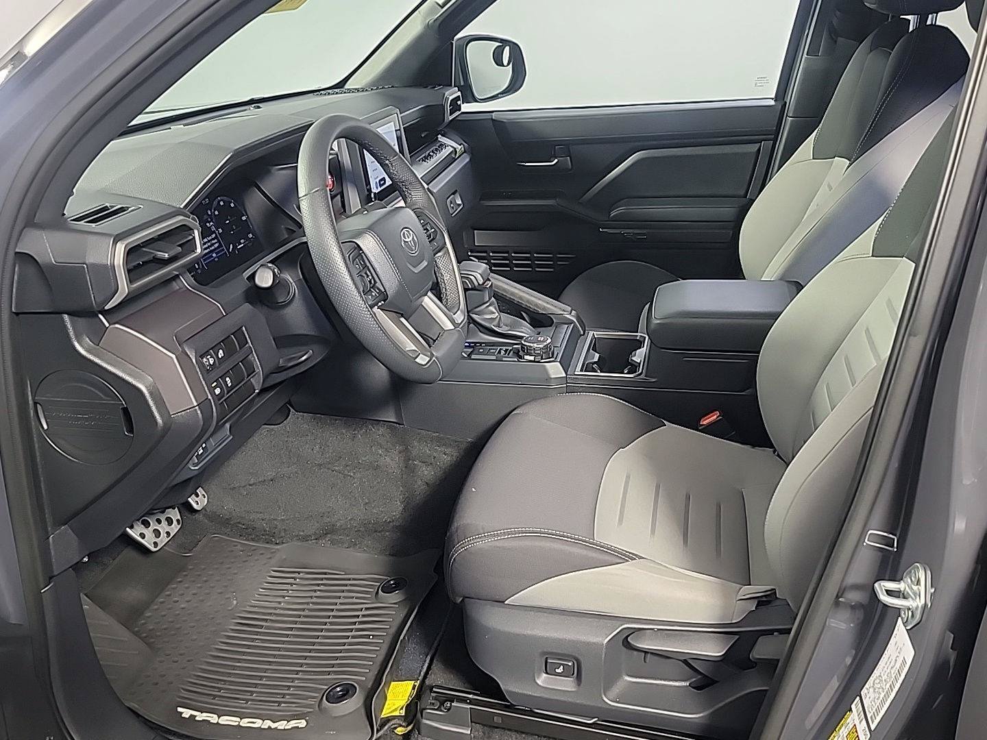 Used 2025 Toyota Tacoma TRD Sport AWD/4WD image 17