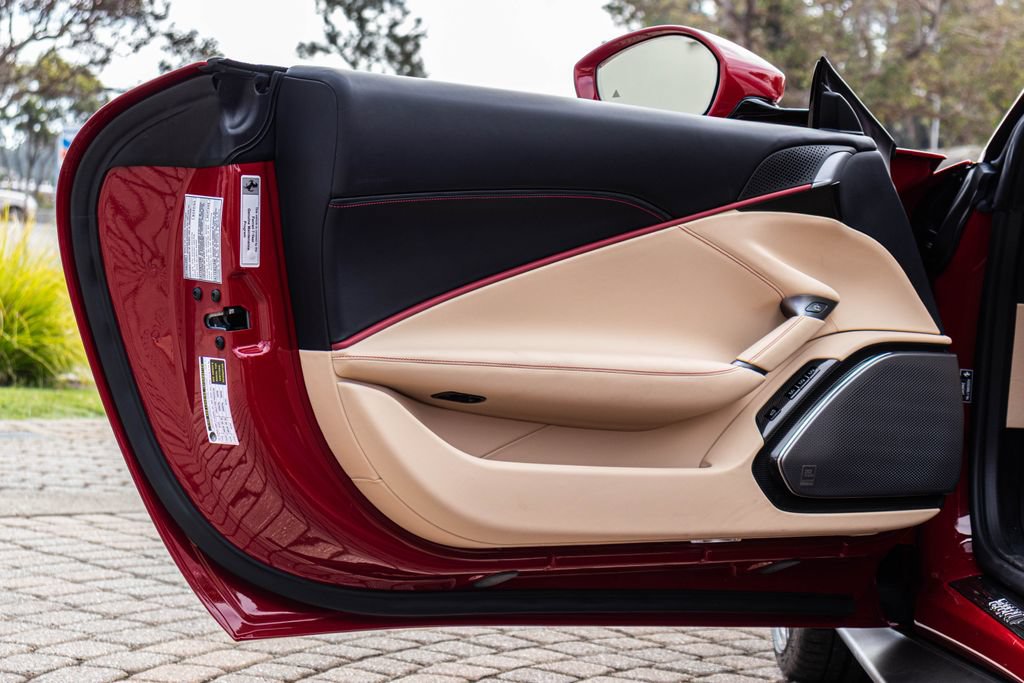 Certified 2025 Ferrari Roma Spider RWD image 31