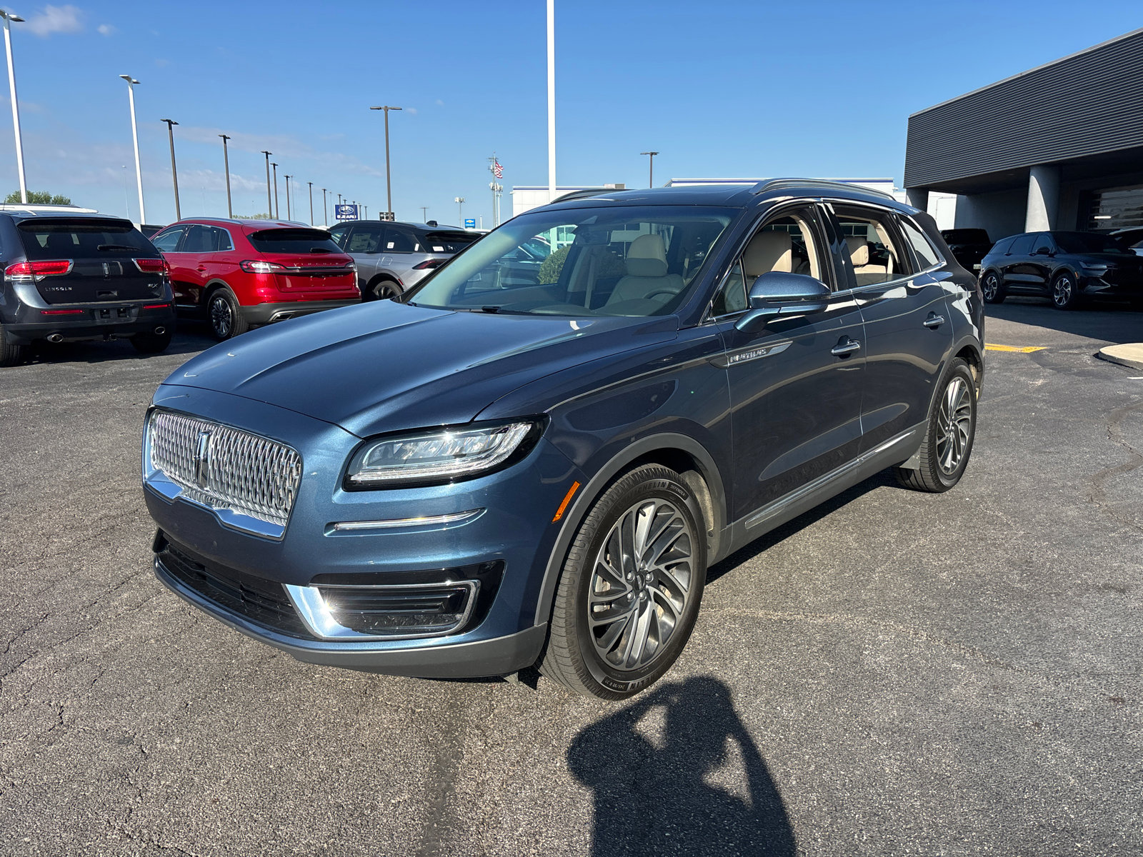 Used 2019 Lincoln Nautilus Reserve FWD image 3
