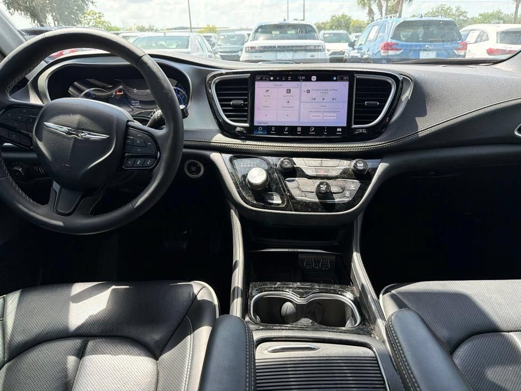 Used 2024 Chrysler Pacifica Premium FWD image 10