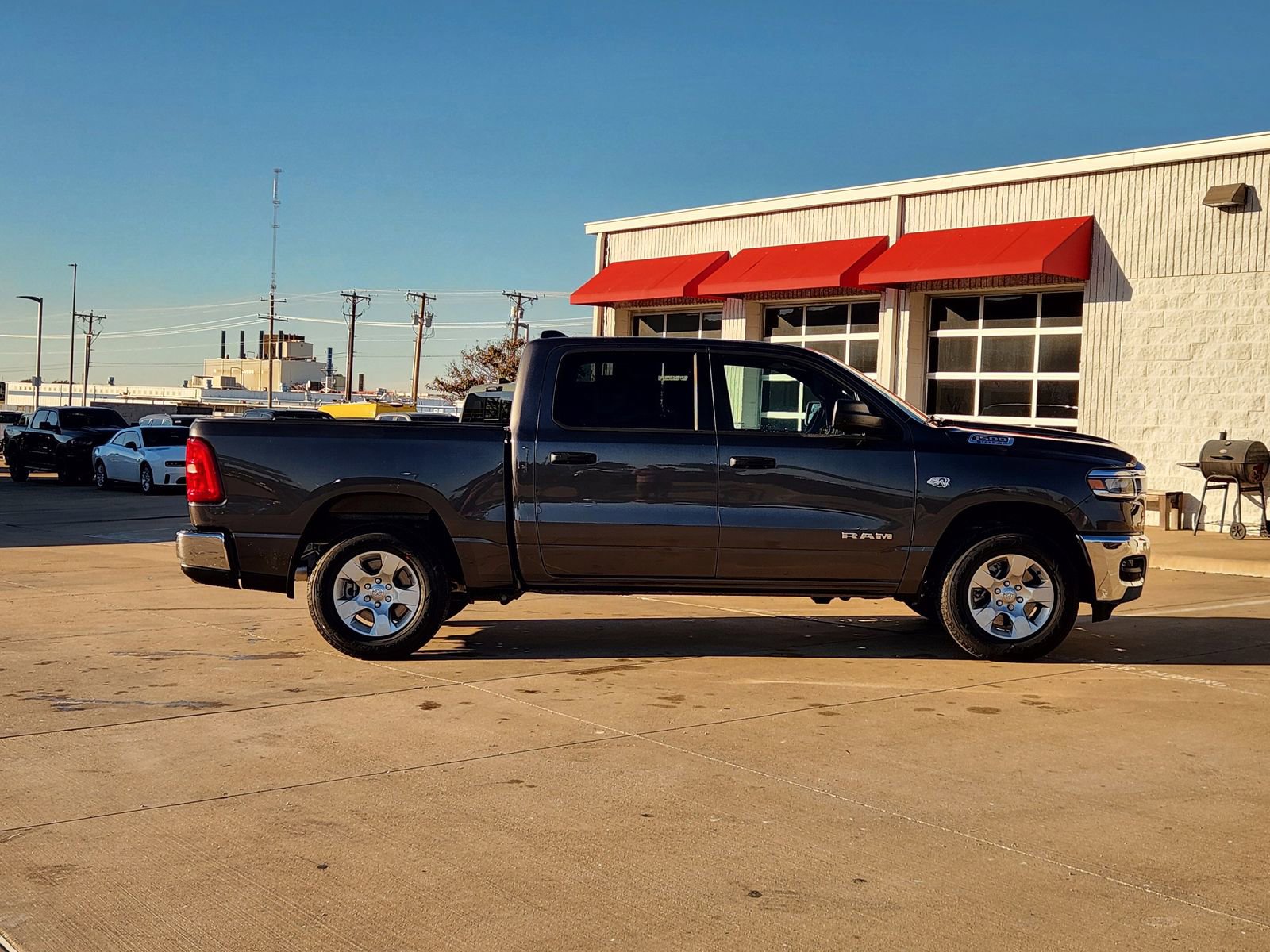 New 2026 RAM 1500 4x4 Crew Cab image 7