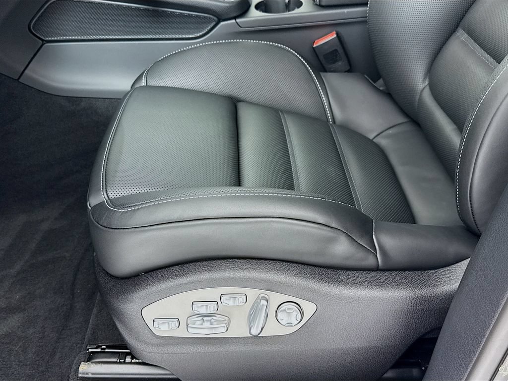 New 2026 Porsche Macan S AWD/4WD image 13