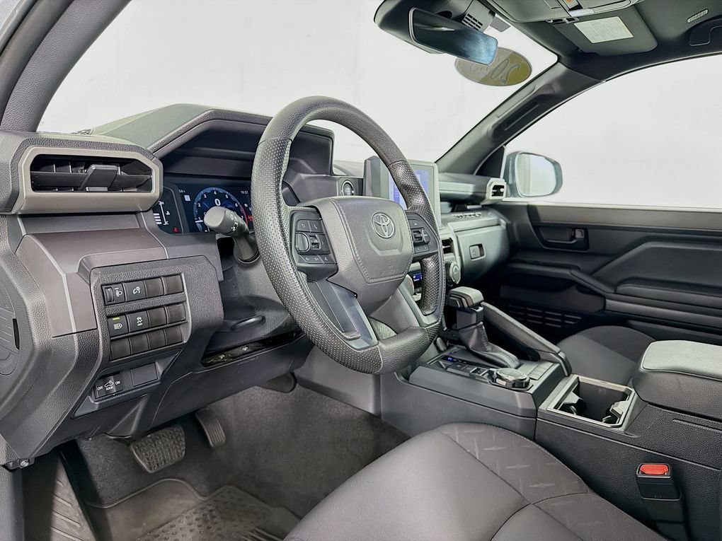 Used 2025 Toyota Tacoma SR5 AWD/4WD image 11