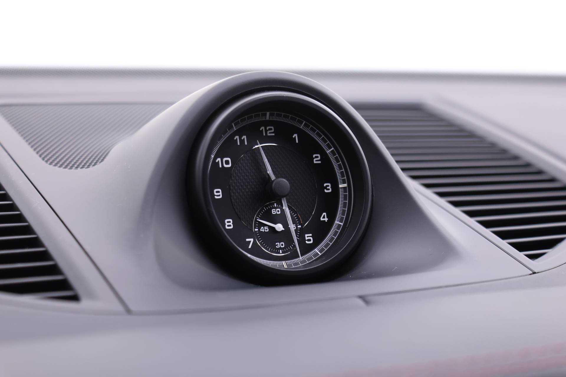 Used 2025 Porsche Macan image 11